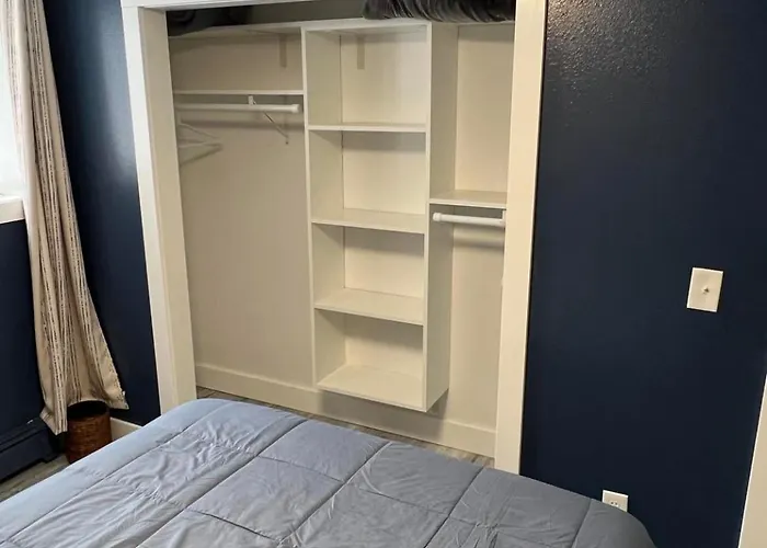 Entire Level Just Off Interstate, Free Breakfast *